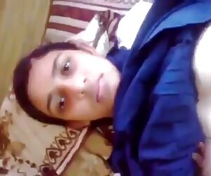 Bayan Zoe, sevgilisi ahır erotik turbanli porno çocuğu cezalandırıyor