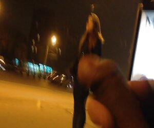 19 yaşında bir diş fırçası ile ehtiraslı videolar